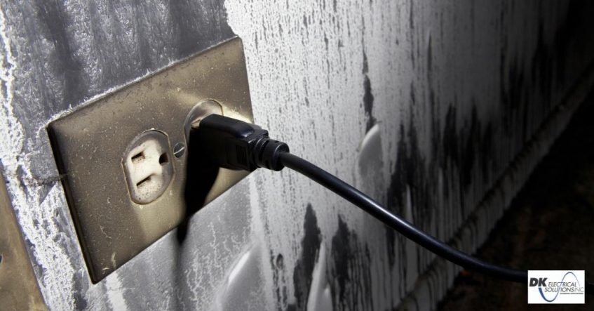 Signs You Need to Replace Your Electrical Outlet - Bad Electrical Outlet Problems? Call the Master Electrician